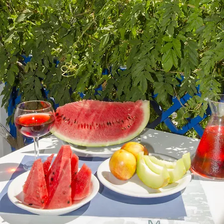 Mouras מלון דירות