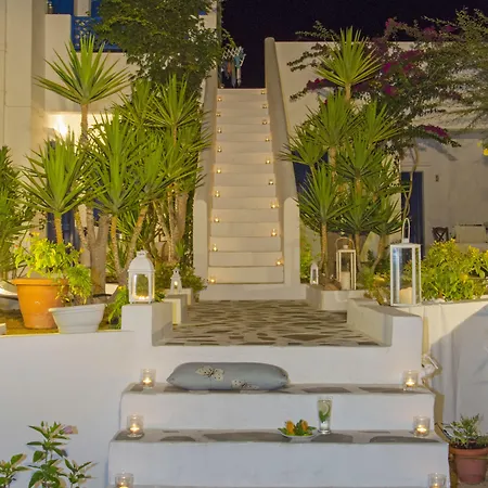 Mouras מלון דירות 2*